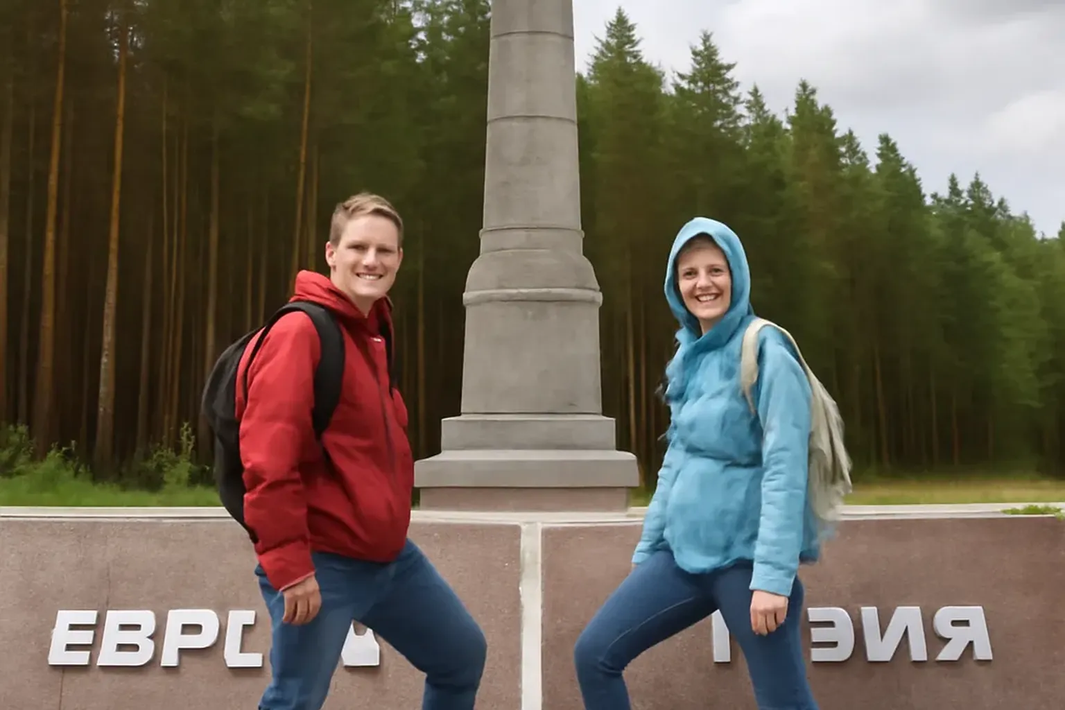 Monument marquant la frontiere geographique Europe-Asie pres d Ekaterinbourg