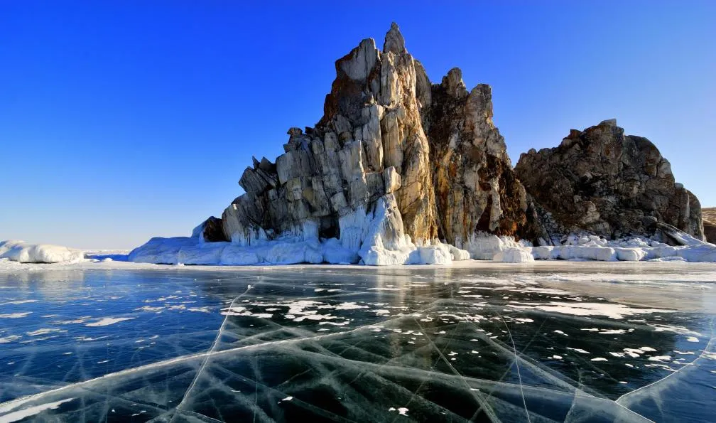 L'équipe Russie Voyage en exploration sur les rives du lac Baïkal