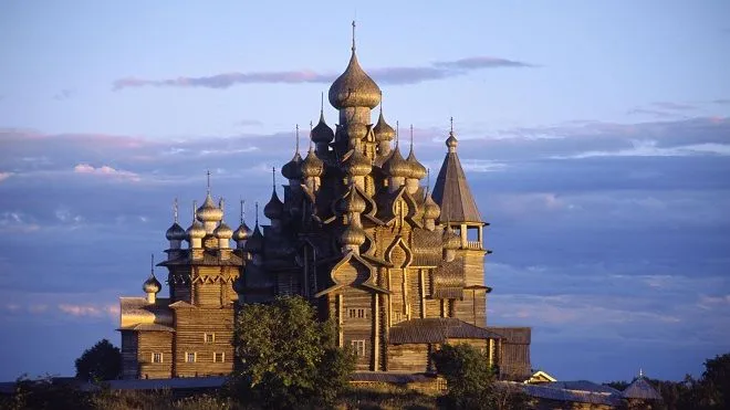Kizhi Pogost - Église de la Transfiguration et église de l'Intercession en Carélie