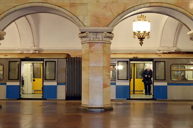 Station de métro de Moscou, moyen de transport pour rejoindre la cathédrale Saint-Basile