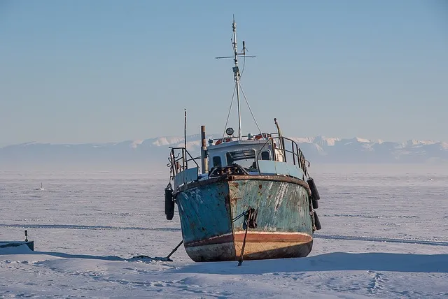 Le lac Baïkal en Sibérie, plus grand lac d'eau douce au monde