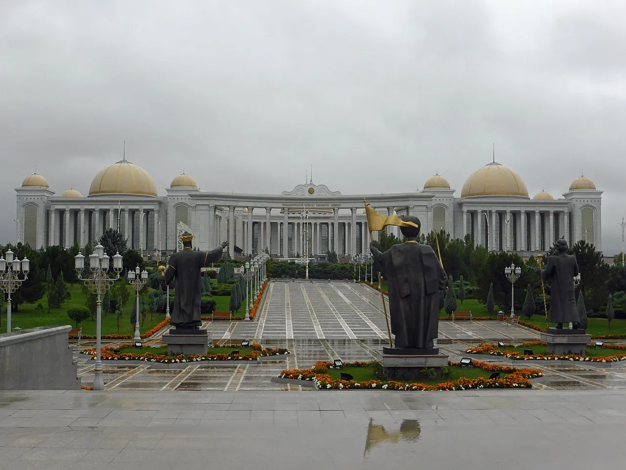 Achgabat, capitale du Turkménistan - architecture en marbre blanc